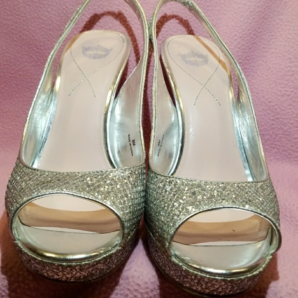 CINDERELLA'S SHOE - Picture 4 of 4